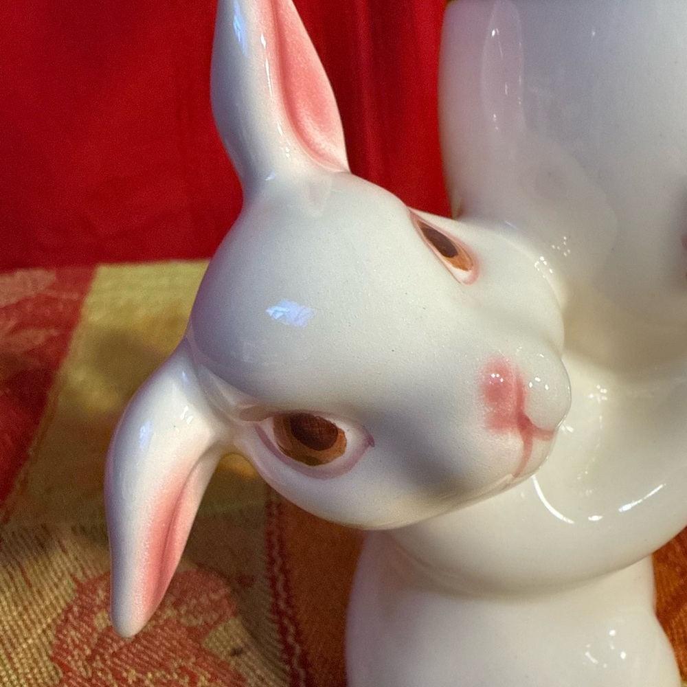 Vintage 1981 Avon Easter Bunny Candle Holder with Candle - Picture 2 of 7